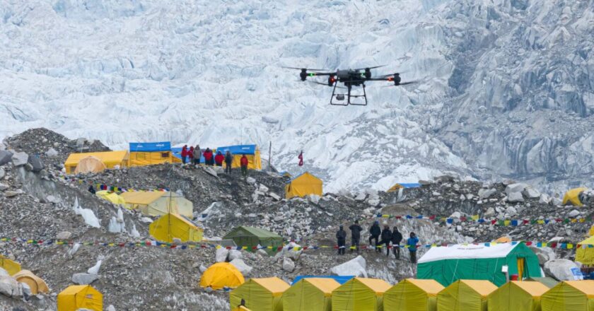 हिमाल सफाइमा ड्रोनको सहारा: सगरमाथाको फोहोर हटाउन नयाँ कदम